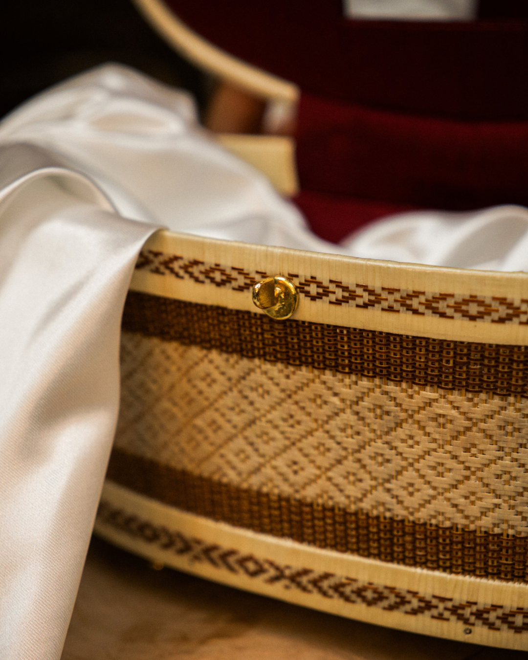 Lygora fern Box bag with Golden holder